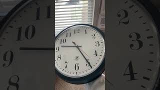 Daylight savings time!#daylightsavingtime #clock #clockquestions #daylightsavings #righttimes