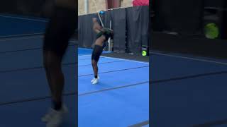 #contentcreator #cheerleading #viral #cheerleader #tumbling #flipping #fyp #VibesWithBre