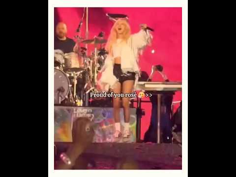 Rosè at coldplay concert #shortsvideo #blackpinkshorts #parkchaeyoung #rosé #apt #coldplay