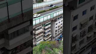 這設計師真是太有才了！把房子建在橋下面，既防水還隔熱，就是不知道是先有橋還是先有房子呢？#橋下住宅 #不可思議 #太有才了