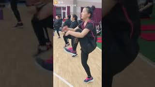 中国网络瘦身老师-赵攀：这是一个快速瘦全身的吸腿跳，每组30秒，做五组，每天跟大家分享瘦身教程，希望大家把今天的红心给我一颗🙏