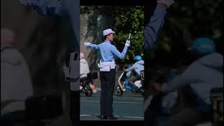 刘畅警官 路口指挥交通，动作规范 #交警 #警察 #police