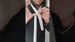 Cómo hacer nudo de corbata en 4 pasos, en menos de 1 minuto