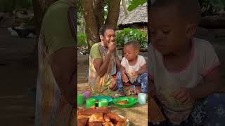 African Village mum Sharing a meal with her daughter #shortsfeed #africanvillagelife #viralshorts