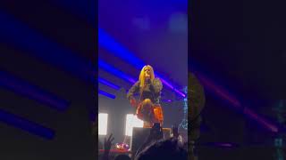 Avril Lavigne cute Love Sux Tour #avrillavigne #music #alexandrapalace #lovesux #concert #musicgeek