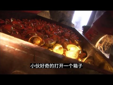 小伙意外坠崖，竟意外找到藏有黄金的山洞。