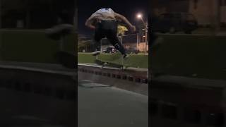 Hendriks' have some Frontside Noslides skills #skateboarding #noseslide
