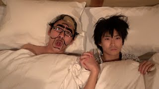 A dumb old man from Tokyo University's Faculty of Medicine goes on a sleepover trip with his fans