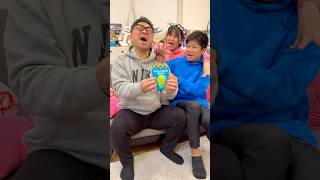 パパの豪快すぎるクシャミに家族全員驚く　シャインマスカットボンボン編　😱😩🥴　#shorts #funny When dad sneezes 😱🥴#おもしろ