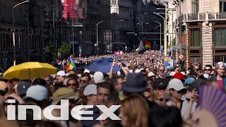 Így vonult végig a százezres tömeg Budapest belvárosban