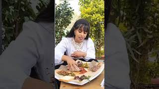 #ethiopia#habesha#injera#abelbirhanuየወይኗ#besteverfoodreviewshow#ebs#fana_tv#wow#eritrean#food#lunch