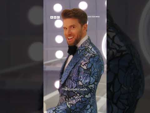 Joel Dommett explores the TARDIS 🟦 - BBC