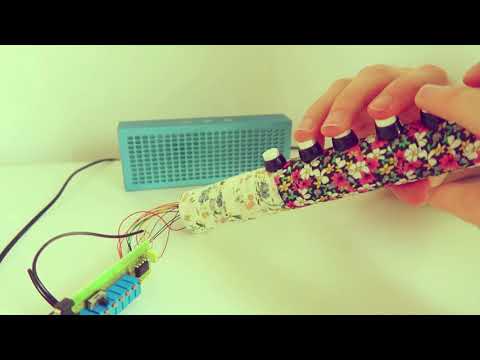Simple electronic musical instrument