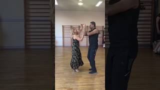 bailando bachata beginner combination #bailandobachata #chayanne #bailando #bachata #bachatadancing