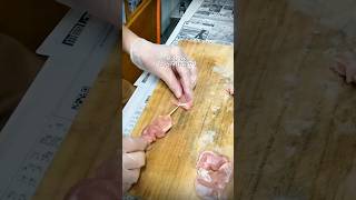 【仕込み】焼き鳥屋のとりもも串刺し