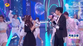 赵露思、刘宇宁《好像掉进爱情海里》Zhao Lusi & Liu Yuning - "Love Drops into the River" Stage Performance 200818