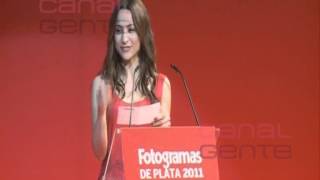 Natalia Verbeke entrega el Fotogramas a Yon González