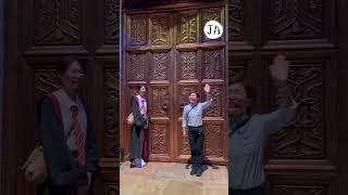 東京華納兄弟哈利波特影城-推開￼大門體驗 open the castle gate , Gryffindor common room ￼ , staircase