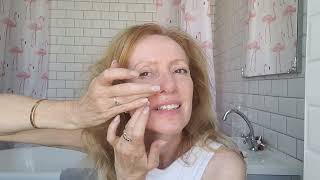 Lift Sagging Cheeks at 40+ With This 5-Minute Face Sculpting Massage