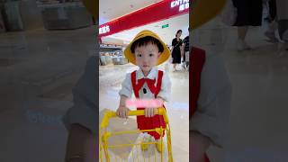Toddler Completes Mom’s Shopping List… and Spreads Joy Along the Way! 👶🛍️💗