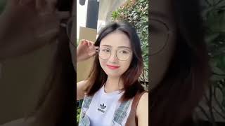 여성 젊어 보이는 돋보기