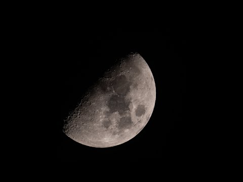 Moon 🌓  Photography｜Lunar phase 🌓 First quarter  ｜📅 12-11-2021｜📍 Honolulu Hawaii