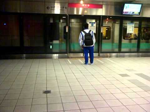 高雄捷運進站+離站2（往小港）