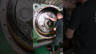 轴承安装现场。。#减速机 #轴承 #Bearings #中国制造 #培林 #軸承 #軸受 #ベアリング