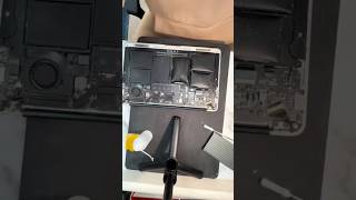 What to Do If Your MacBook Battery Swells – Causes, Risks & Solutions✨✨