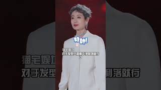 明明赵雅芝比叶童大10岁，为何却常年浓密黑发？路人镜头曝光才发现差别显而易见#赵雅芝 #叶童 #明星故事