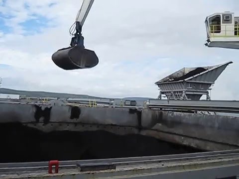 2000 Series/Model 21382 Rail Mounted E-Crane unloads Panamax ship at NSPI in Nova Scotia, Canada