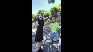 今天这个气质被我拿捏了 ！#原创视频 #看一遍笑一遍 #憋住不准笑 #不管牌咋样气势不能输