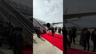 President Mohamed Muizzu of Maldives warmly receives PM Modi upon his arrival in Malé