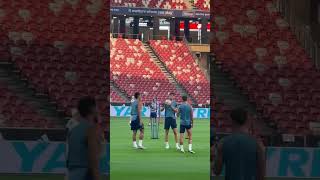 William Saliba and Kai Havertz winding each other up in Arsenal training in Singapore… 😂 🇸🇬