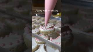 Piping with royal icing #cookielove #sugarcookiedecorating #royalicing
