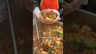 河南路边十块一碗的大烩菜，送俩馒头，吃完暖呼呼的！ #路边摊美味