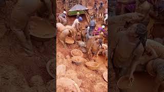 Gold mining in Congo | Where your bling blings come from