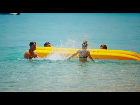 Gino D’Acampo cooks Sausages and Beans for his family on the beach | Gino’s Italian Family Adventure