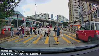 車CAM直擊 - 路人行快步都打保齡 🎳 XW6856 衝紅燈