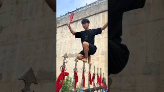 别眨眼！看他如何光脚征服刀锋地狱 #中国功夫