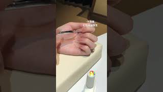 爱上爆闪是我的宿命！！超仙的钻光闪✨✨清冷到没边儿#超闪美甲 #高级轻奢带钻美甲效果图 #爆闪甲油胶 #夏天美甲 #闪闪惹人爱