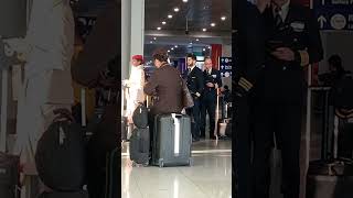 FLIGHT CREW ON EMIRATES AIRLINES #flightcrew #cabincrew #emiratesairlines #youtubeshorts #gatchie