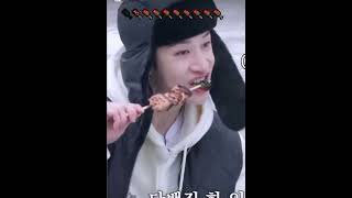 Stray kids in Minecraft be like:￼￼#straykids #hyunjin #han #felix #bangchan #chanbin #funny #cute