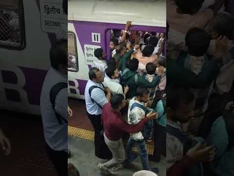 Life in Mumbai || Mumbai Local || life in Metros #mumbai