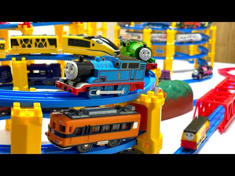 Plarail (Thomas the Tank Engine) ☆ 2 large spiral staircases & 2 U-turn courses