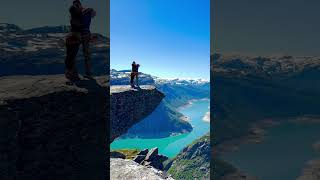 📍Trolltunga hike, Norway 🇳🇴 #couplegoals #love ❤️ #trolltunga #norwaytravelguide #norwayhiking
