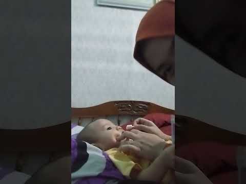 Mazaya dibersihkan lidahnya