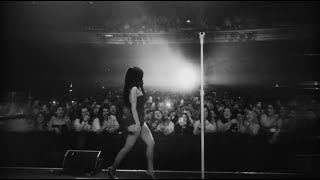 Nessa Barrett - LOVE LOOKS PRETTY ON YOU ★ (tour video)