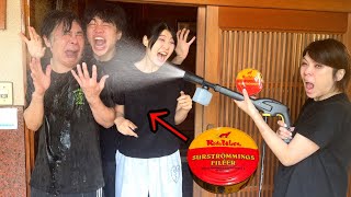 妹と家族に世界一臭いシュールストレミングを噴射してみた。母が24時間ドッキリ仕掛ける