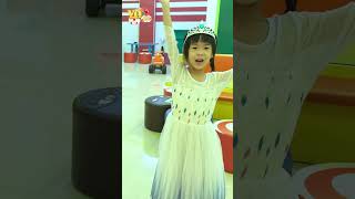 扮家家酒 變身公主 Elsa 公主也是會餓 吃飯比度假重要